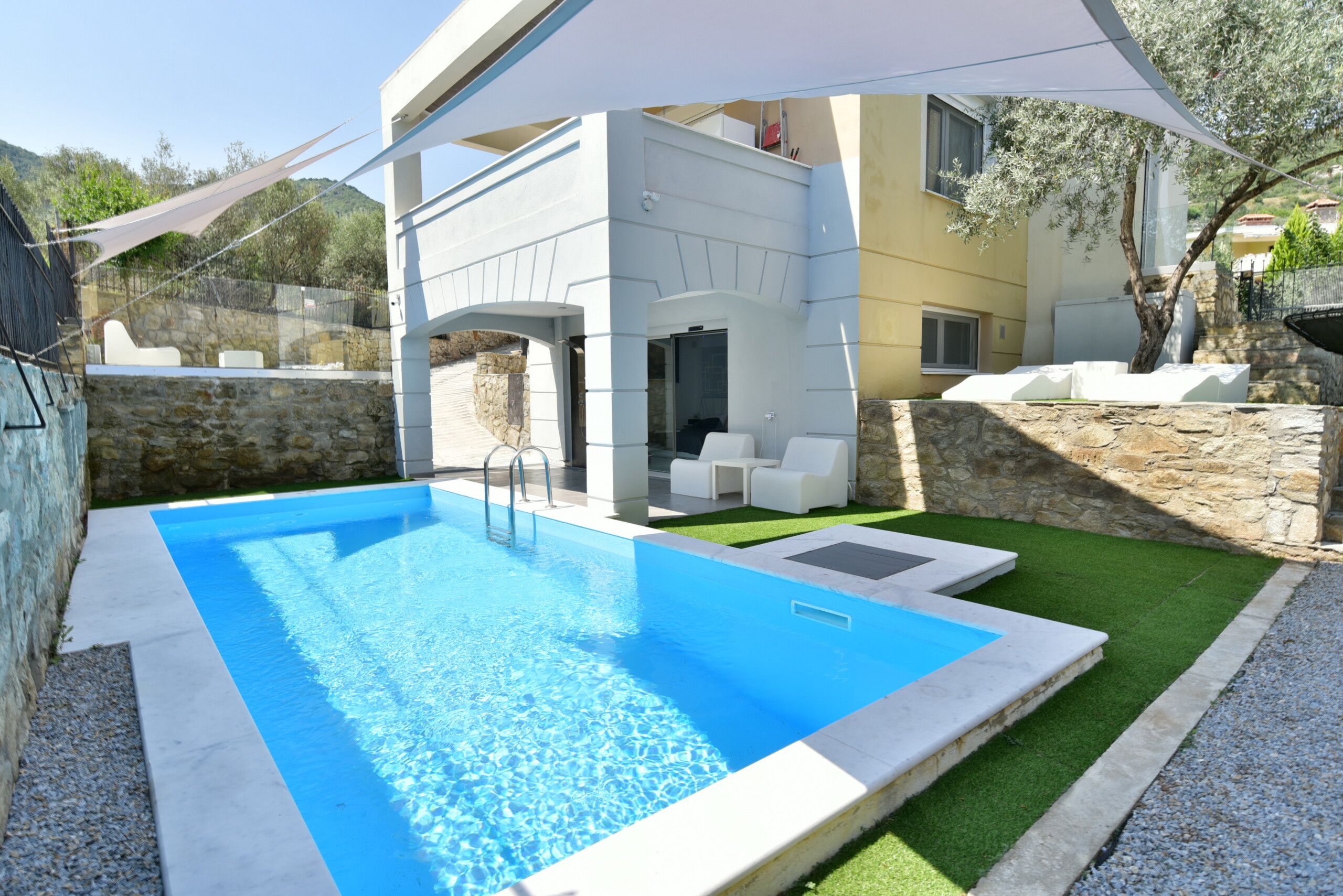 ALPHA DELTA pool suite - Spaceprk